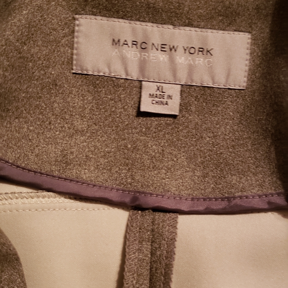 Woman's jacket - Picture 2 of 5